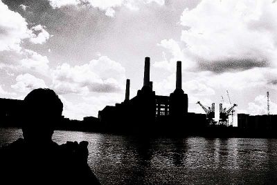 Bruder-Franzikus-User 'Fat Strat' bei der Vorbesichtigung seines zukünftigen Domizils an der Thames.